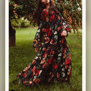 Ivy City Co Imogen Moody Floral Maxi Dress Size‎ S